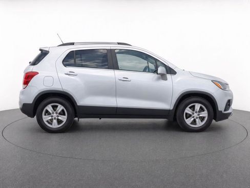 Used 2017 Chevrolet Trax LT w/ LT Convenience Package FWD image 8