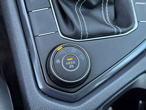 Used 2024 Volkswagen Tiguan SE image 23