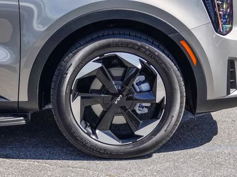 Used 2025 Kia Sorento EX image 10