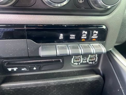 Used 2019 RAM 1500 Big Horn AWD/4WD image 10