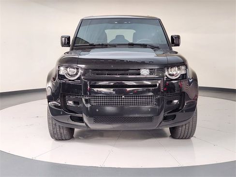 Used 2024 Land Rover Defender 110 X-Dynamic SE image 9