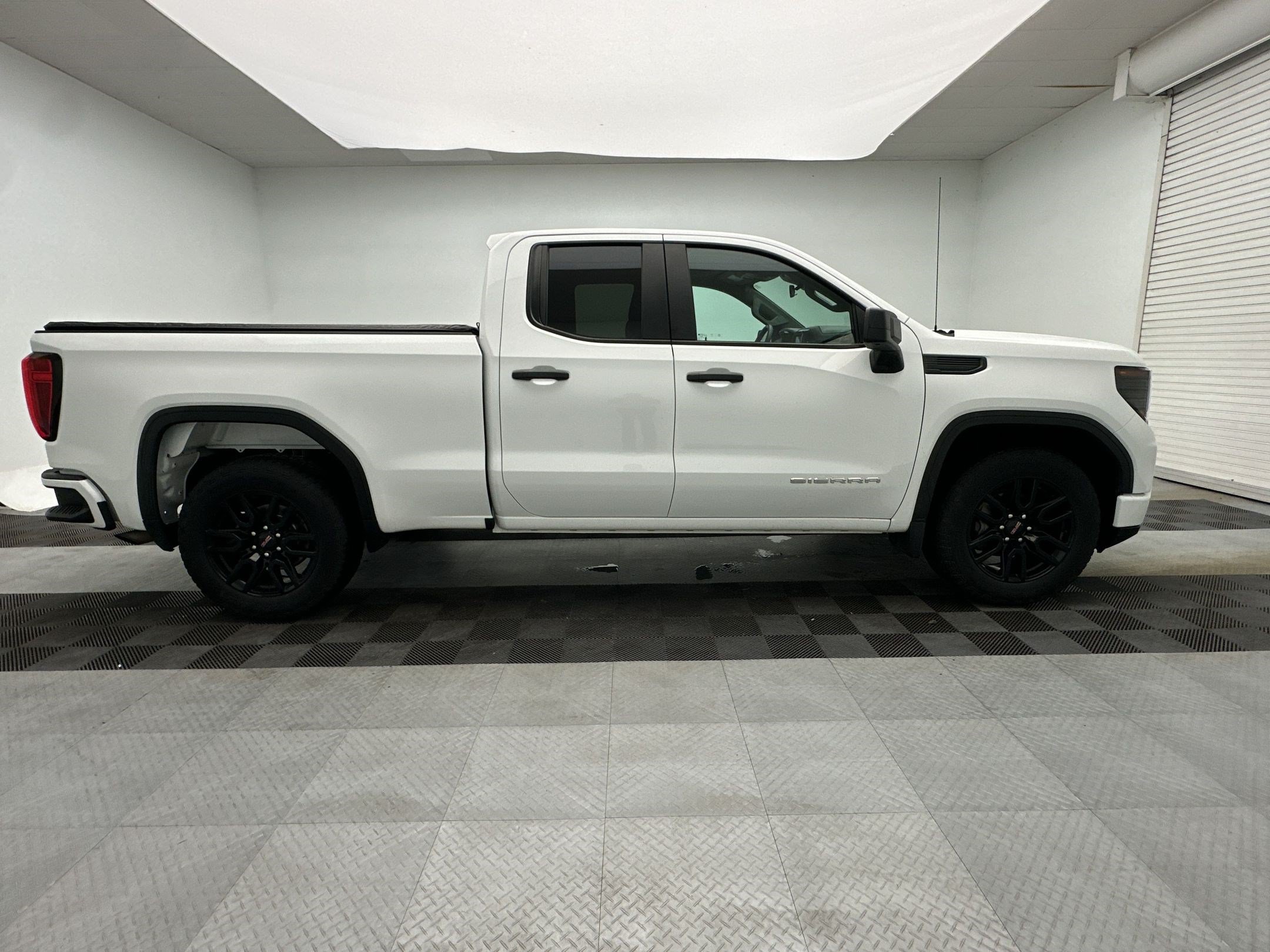 Certified 2023 GMC Sierra 1500 Pro w/ Graphite Edition AWD/4WD image 8