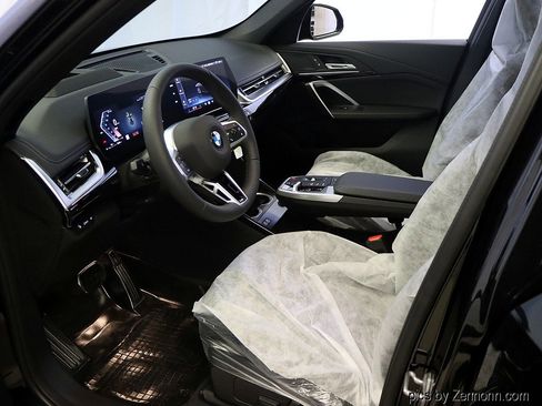 Used 2025 BMW X1 xDrive28i w/ Technology Package image 11