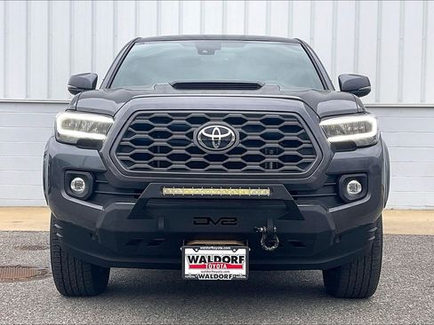 Used 2021 Toyota Tacoma TRD Sport w/ Technology Package image 3