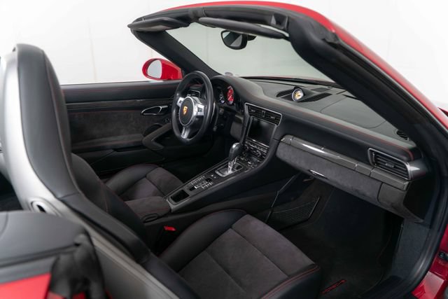 Used 2015 Porsche 911 Carrera 4 GTS AWD/4WD image 25