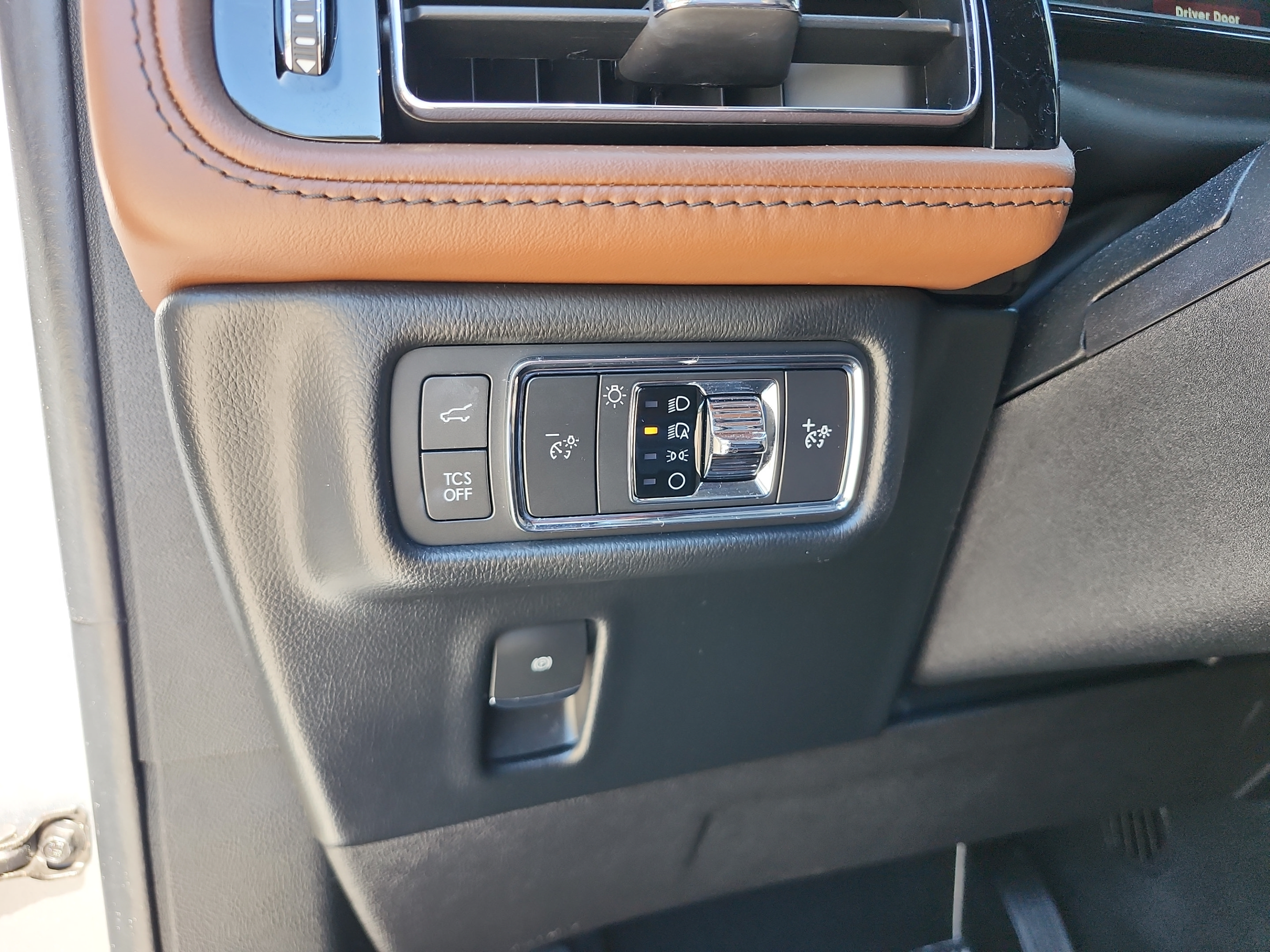 Used 2022 Lincoln Nautilus Reserve w/ Luxury Package FWD image 13