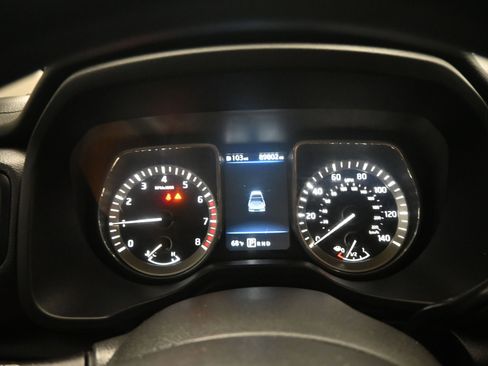 Used 2019 Nissan Titan S image 10