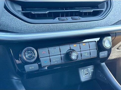 New 2026 Jeep Compass Latitude image 10