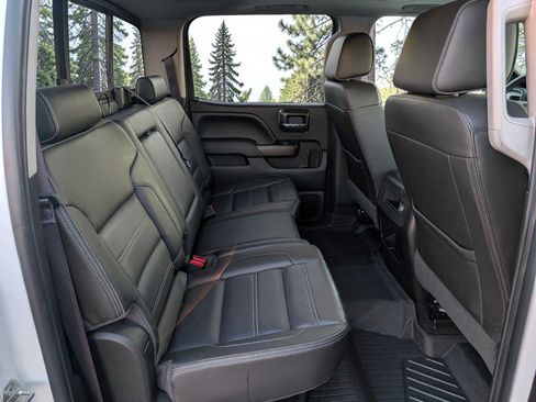 Used 2017 GMC Sierra 2500 Denali w/ Suspension Package, Off-Road AWD/4WD image 17