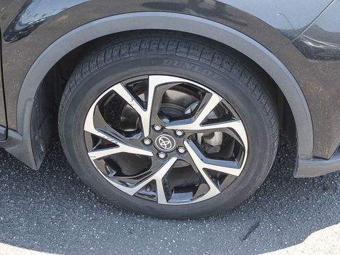 Used 2021 Toyota C-HR XLE FWD image 12