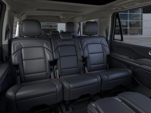 New 2026 Lincoln Navigator L Reserve AWD/4WD image 11