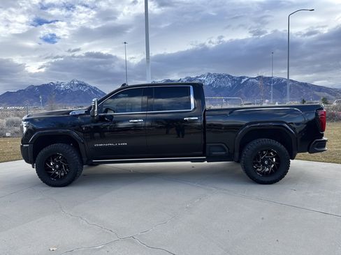 Used 2024 GMC Sierra 3500 Denali w/ Denali Reserve Package image 2