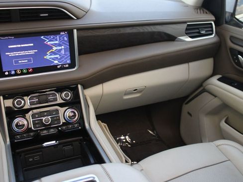 Used 2021 GMC Yukon Denali w/ Denali Premium Package image 30