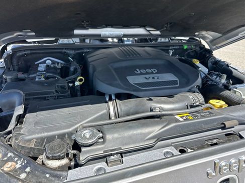 Used 2018 Jeep Wrangler Unlimited Sahara AWD/4WD image 21