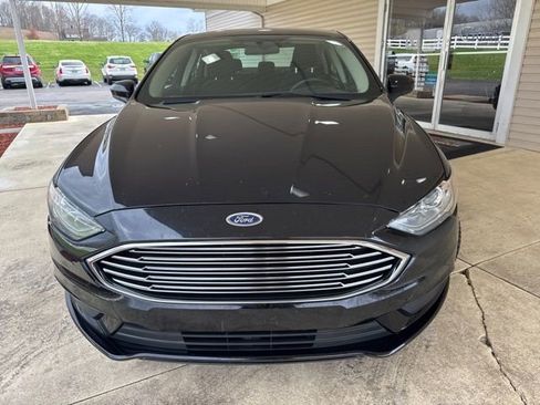 Used 2017 Ford Fusion SE w/ Fusion SE Technology Package image 8