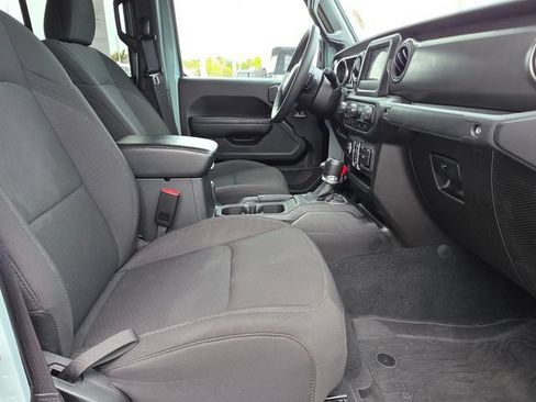 Used 2023 Jeep Gladiator Sport AWD/4WD image 12