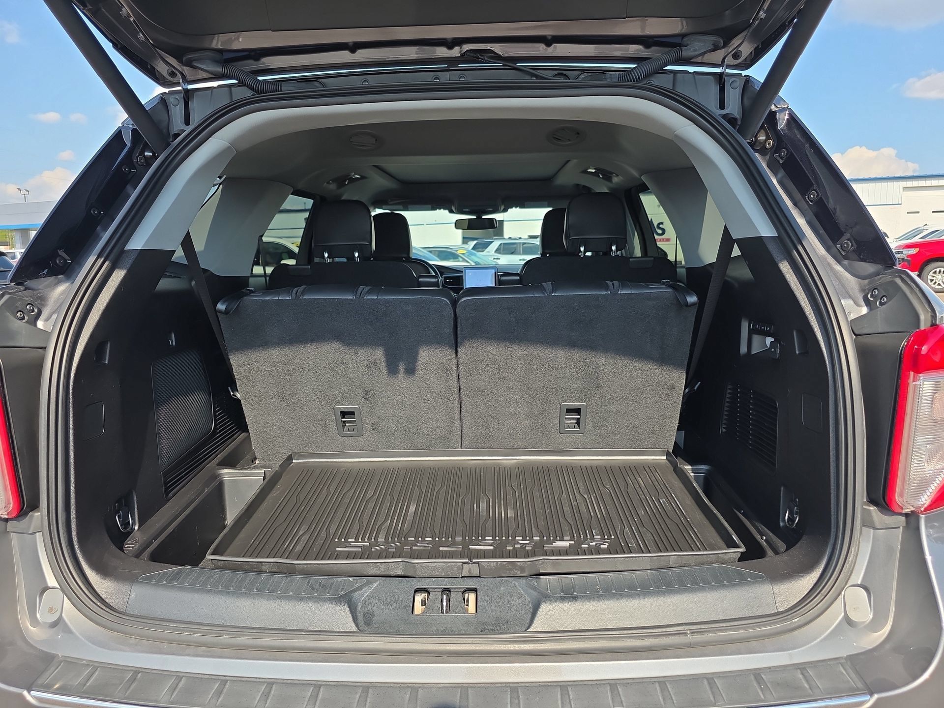 Used 2021 Ford Explorer Limited w/ Equipment Group 301A RWD image 14