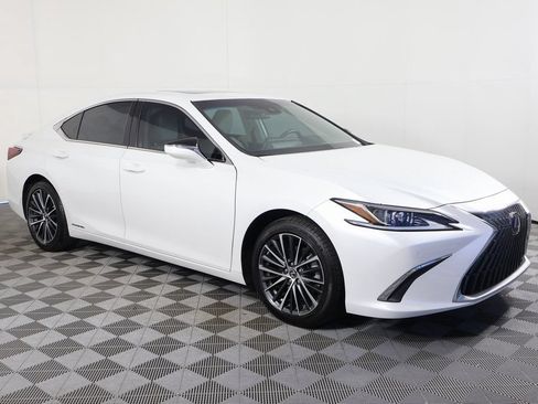 Used 2022 Lexus ES 300h w/ Premium Package FWD image 3