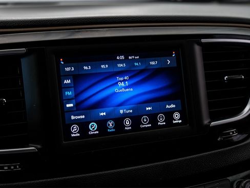 Used 2020 Chrysler Voyager Lxi image 27