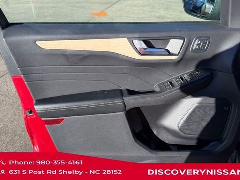 Used 2022 Ford Escape Titanium w/ Titanium Premium Package image 11