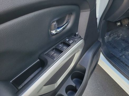 Used 2024 Nissan Titan SV w/ SV Convenience Package RWD image 16