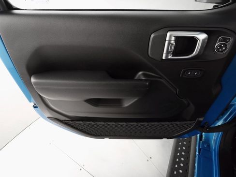 Certified 2023 Jeep Wrangler Unlimited Rubicon w/ Xtreme 35 Tire Package image 17