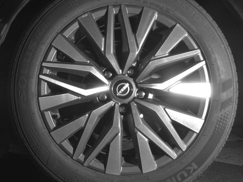 Used 2025 Nissan Altima 2.5 SV FWD image 14