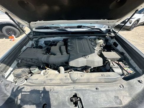 Used 2017 Toyota 4Runner SR5 Premium AWD/4WD image 32