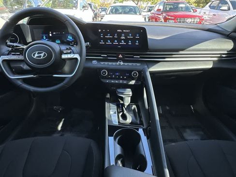 Used 2024 Hyundai Elantra SEL w/ Convenience Package FWD image 24