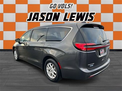 Used 2023 Chrysler Pacifica Touring-L image 6