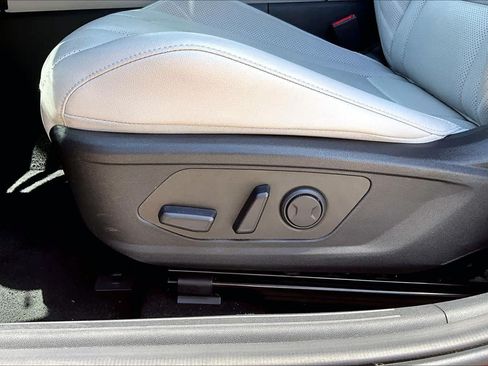 Used 2025 Hyundai Elantra Limited FWD image 31