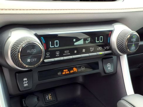 Certified 2025 Toyota RAV4 XLE w/ Convenience Package FWD image 21