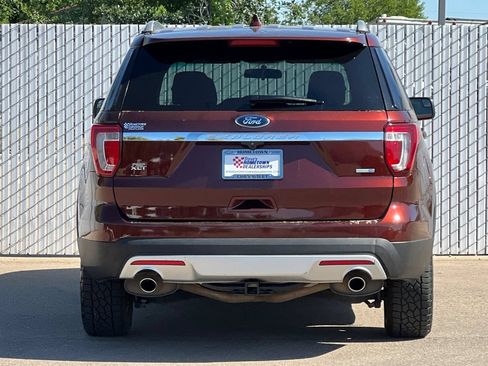 Used 2016 Ford Explorer XLT AWD/4WD image 5