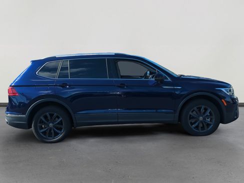 Certified 2022 Volkswagen Tiguan SE w/ Panoramic Sunroof Package image 6
