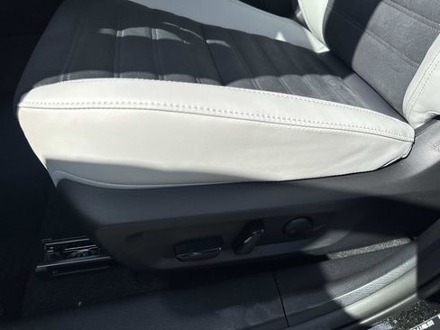 New 2026 Mitsubishi Outlander SE image 16