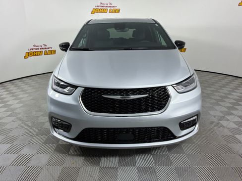 Used 2026 Chrysler Pacifica Select FWD image 9