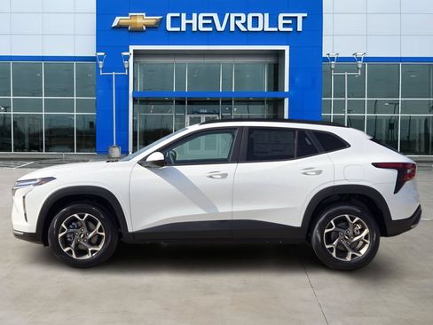 New 2026 Chevrolet Trax LT FWD image 3
