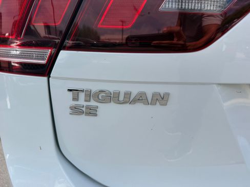 Used 2020 Volkswagen Tiguan SE w/ Panoramic Sunroof Package FWD image 24