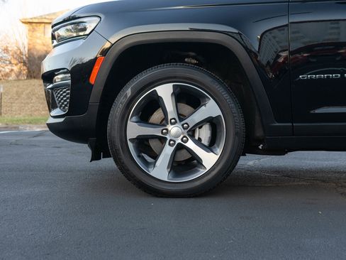 Used 2023 Jeep Grand Cherokee Limited w/ Trailer Tow Prep Group (B) image 9