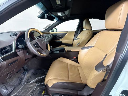 Used 2019 Lexus ES 350 Ultra Luxury image 3
