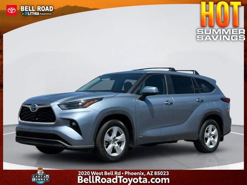 Used 2023 Toyota Highlander LE AWD/4WD image 1