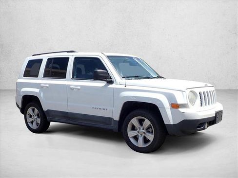 Used 2011 Jeep Patriot Latitude AWD/4WD image 5