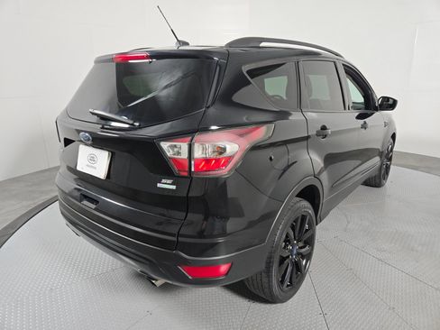 Used 2017 Ford Escape SE w/ Equipment Group 201A FWD image 2