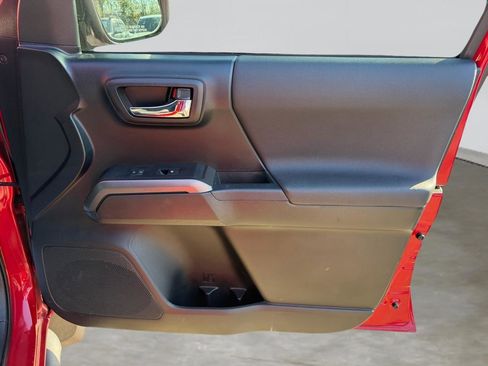 Used 2016 Toyota Tacoma TRD Sport w/ Towing Package image 43