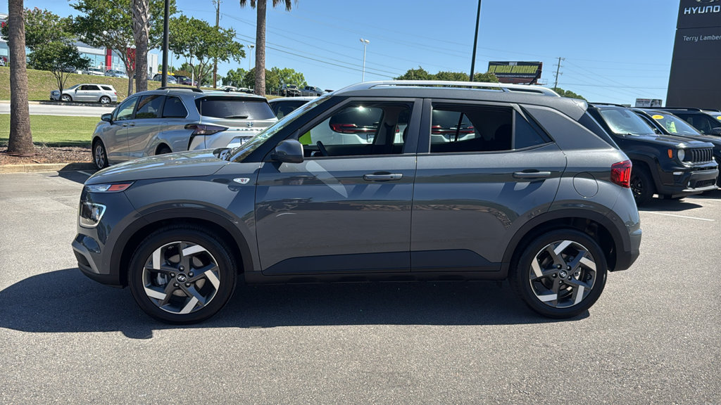 Used 2026 Hyundai Venue SEL FWD image 4