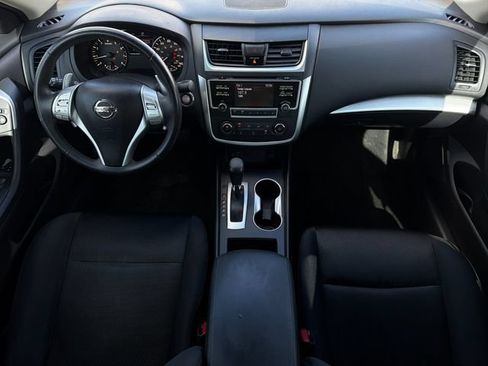 Used 2017 Nissan Altima 2.5 SR FWD image 9