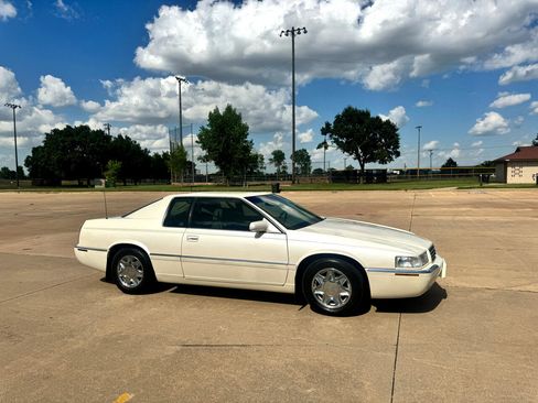Used 2001 Cadillac Eldorado ESC w/ Comfort/Convenience Pkg image 22