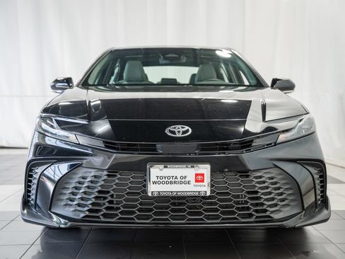 Used 2025 Toyota Camry SE AWD/4WD image 2