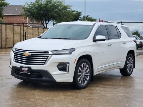 Used 2022 Chevrolet Traverse Premier FWD image 3