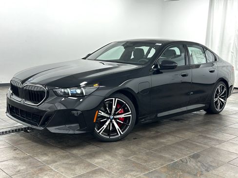 New 2026 BMW 550e xDrive w/ Executive Package AWD/4WD image 1
